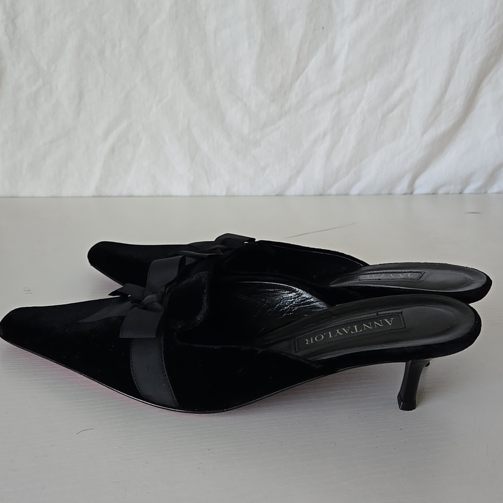 Ann Taylor Vintage Black Velvet Bow Kitten Heel Mules Made In ITALY Size 9M - Picture 4 of 10
